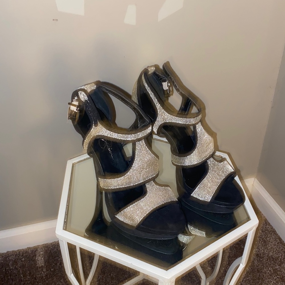 Jessica Simpson size 8.5 silver and black heels.